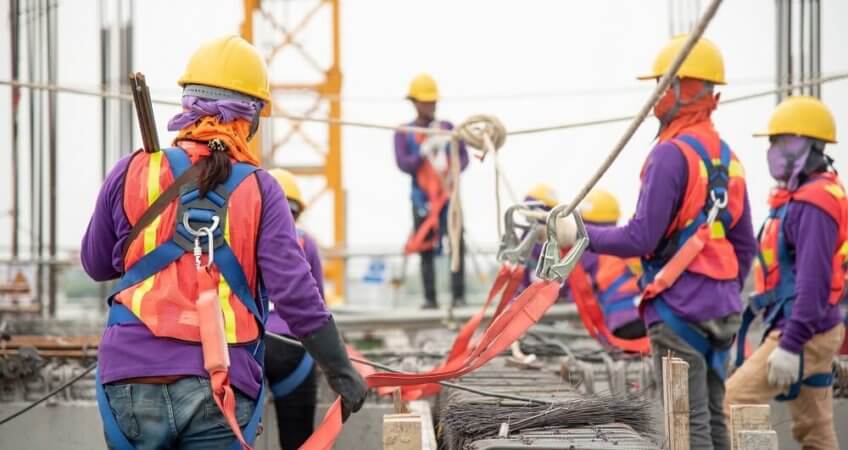 Individuele valbeveiliging voor bouwvakker die werken op hoogte