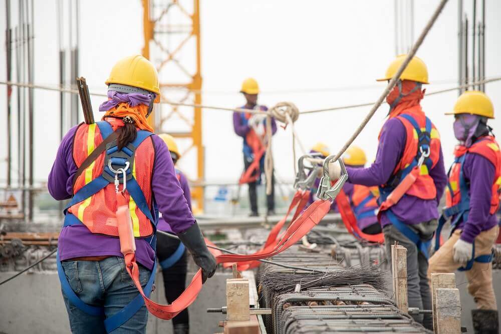 Individuele valbeveiliging voor bouwvakker die werken op hoogte